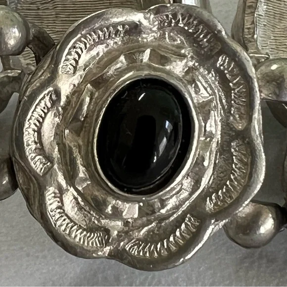 Vintage Silver Link Bracelet w Black Cabochon Scalloped Design - Picture 4 of 8
